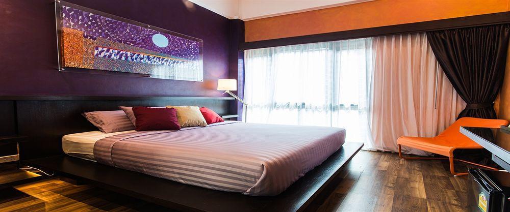 Third Rock Hostel Bangkok Extérieur photo