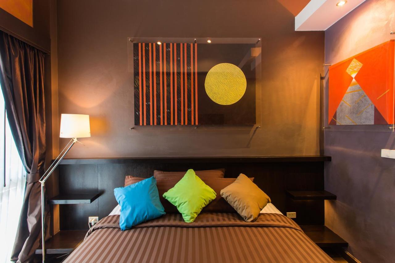 Third Rock Hostel Bangkok Extérieur photo