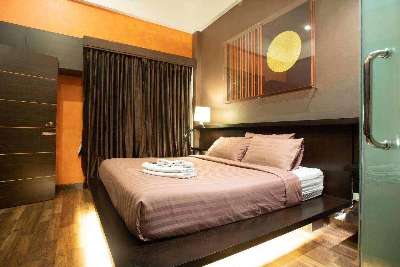 Third Rock Hostel Bangkok Extérieur photo