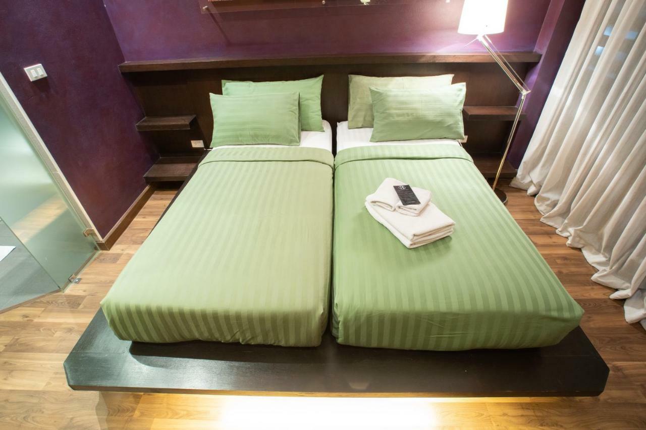 Third Rock Hostel Bangkok Extérieur photo
