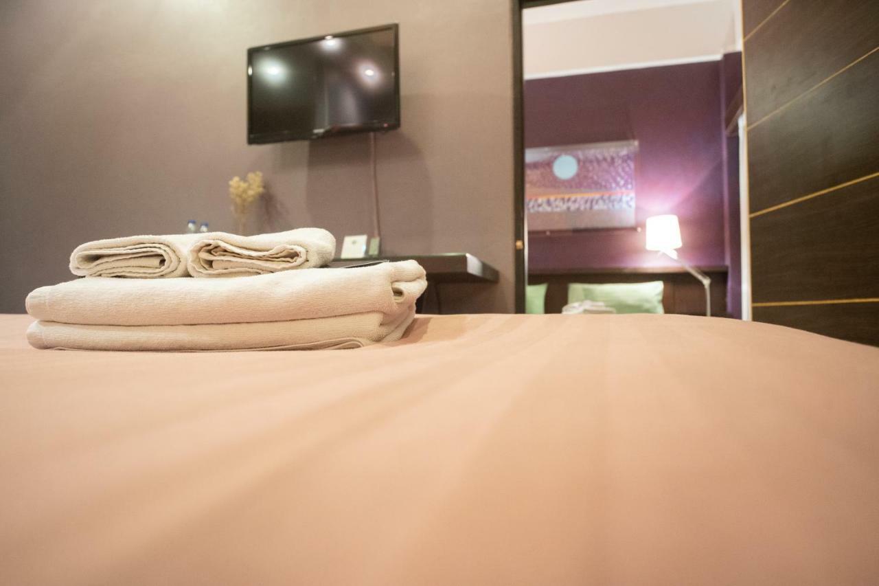 Third Rock Hostel Bangkok Extérieur photo