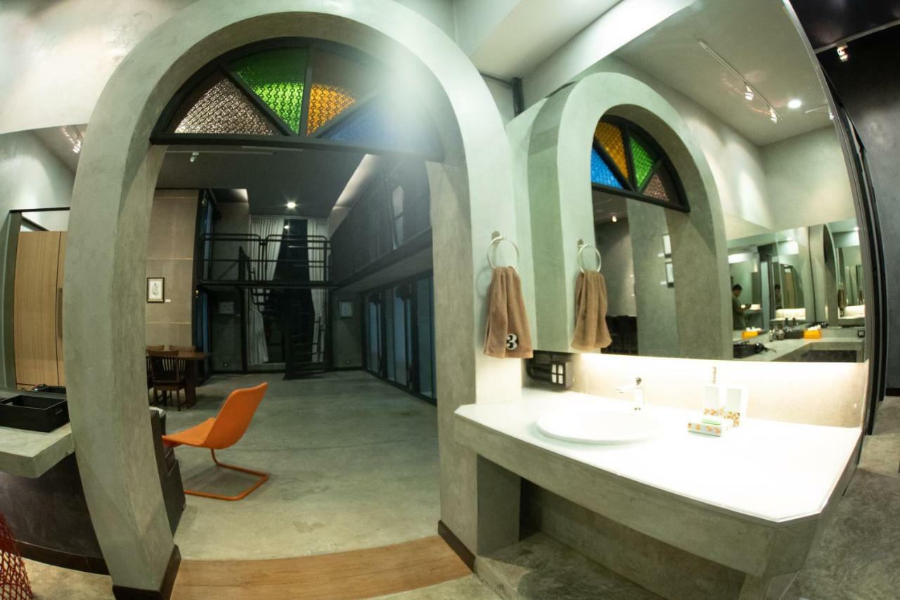 Third Rock Hostel Bangkok Extérieur photo