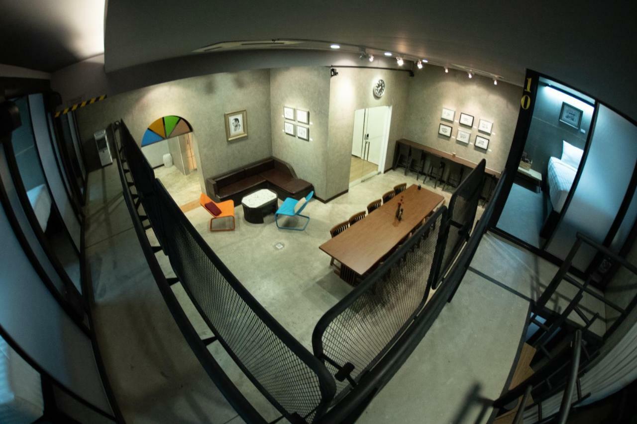 Third Rock Hostel Bangkok Extérieur photo