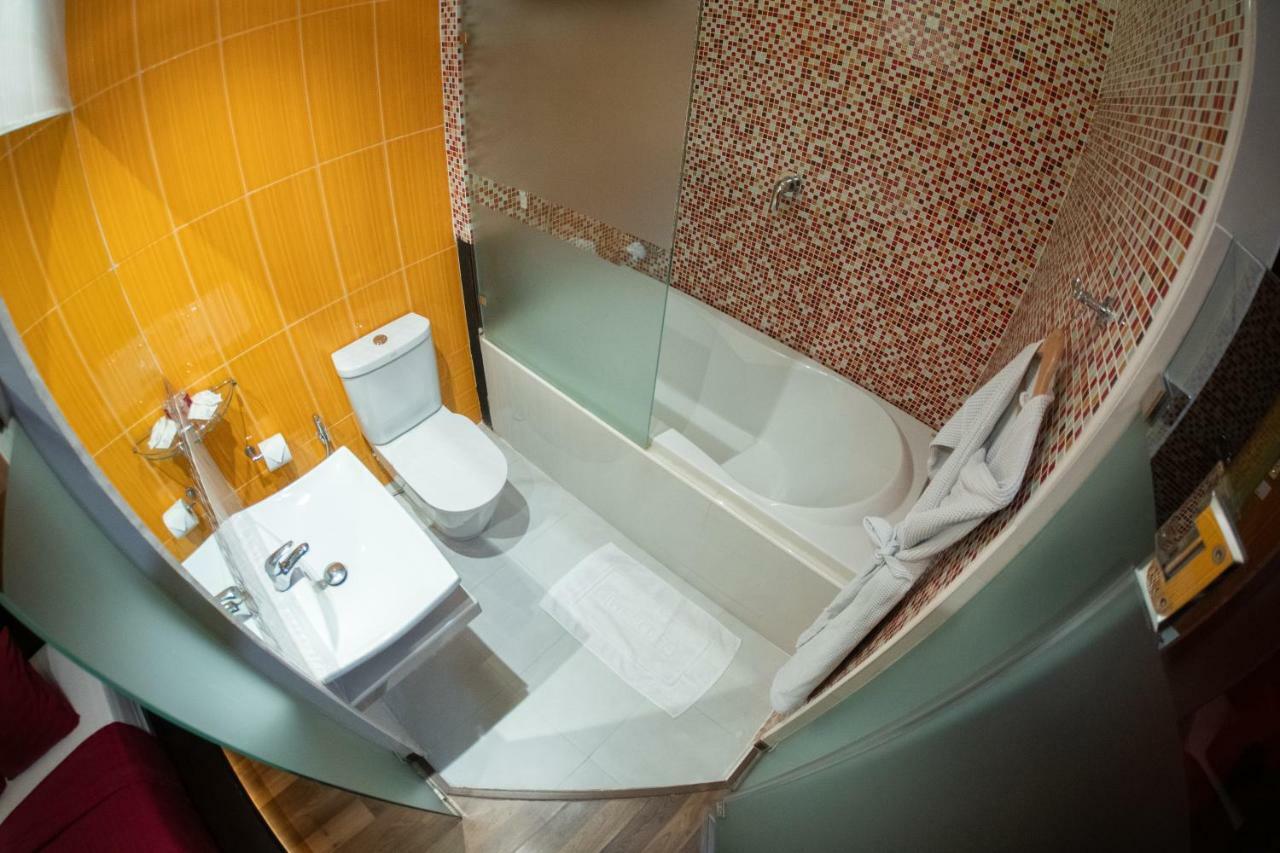 Third Rock Hostel Bangkok Extérieur photo