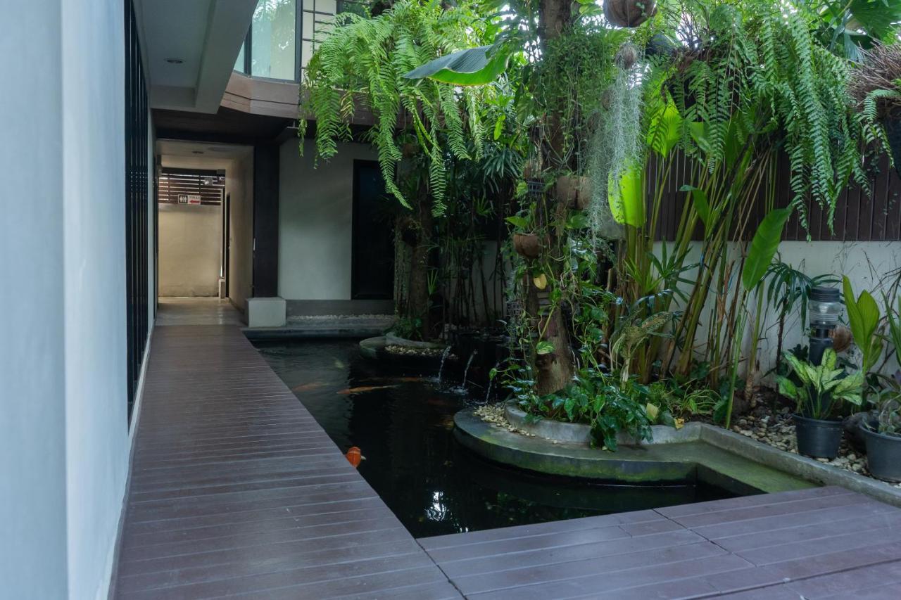 Third Rock Hostel Bangkok Extérieur photo